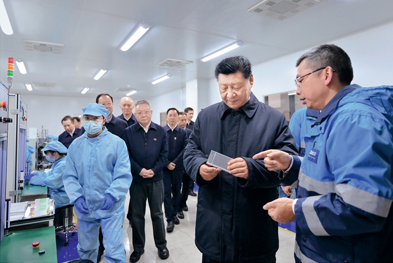 2024年3月18日至21日,中共中央總書記、國家主席、中央軍委主席習近平在湖南考察。這是18日下午,習近平在中德合資企業(yè)巴斯夫杉杉電池材料有限公司考察。 新華社記者 謝環(huán)馳/攝