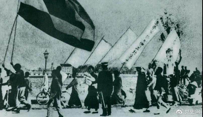 1919年5月4日，北京爆發學生反帝愛國運動。這是北京大學學生的示威游行隊伍。